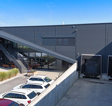 Expediční hala s designovým přístřeškem Dolní Lutyně