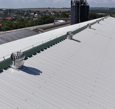 Detail ventilačních turbín hala Kyjovice